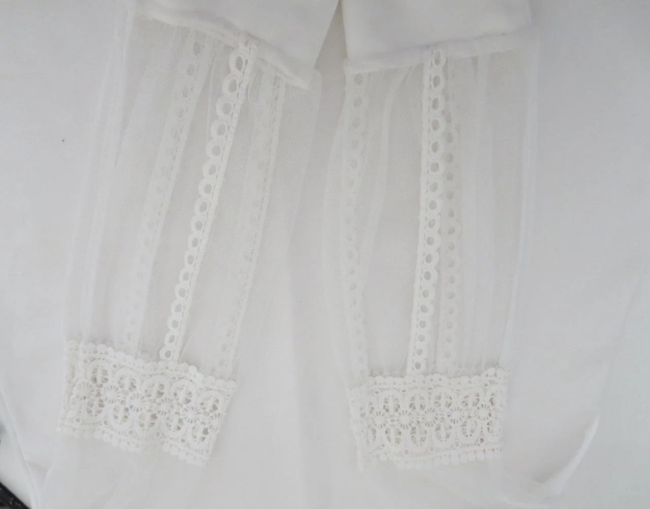 Blusa / Top branco elegante com mangas de tule e renda - Tamanho 40 – photo 3